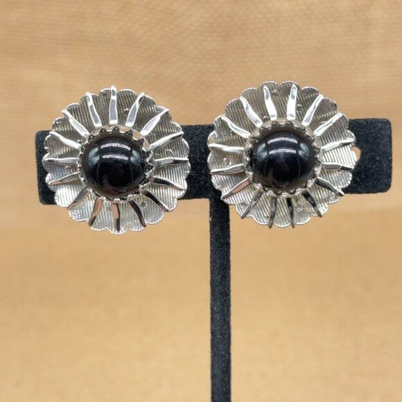 Vintage Sarah Coventry Earrings Flower Round 3D Silver Tone Black Bead Clip On - Picture 2 of 7